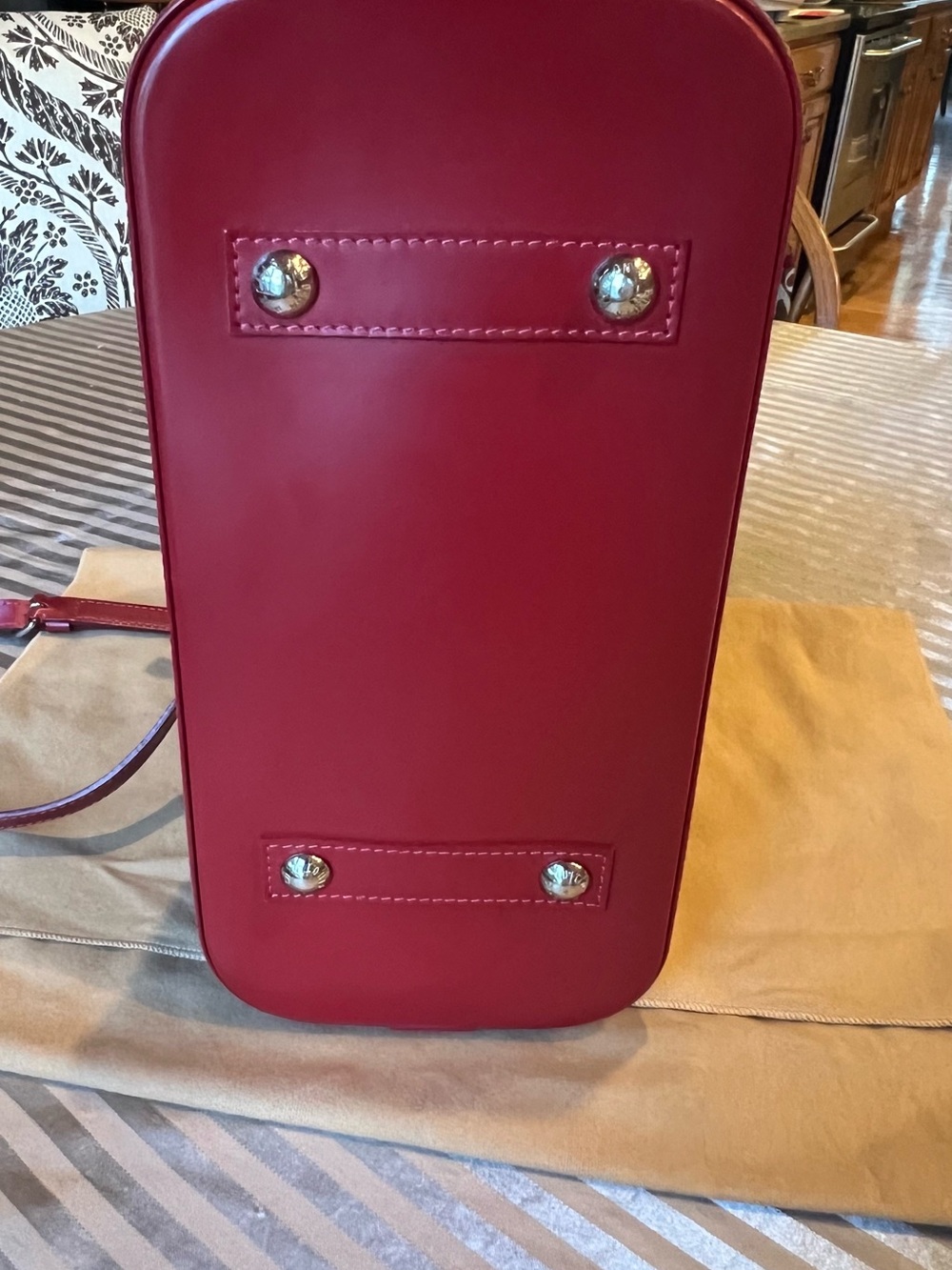 Pre-owned Authentic Louis Vuitton Epi Leather Satchel in Deep Red - Picture 4 of 10